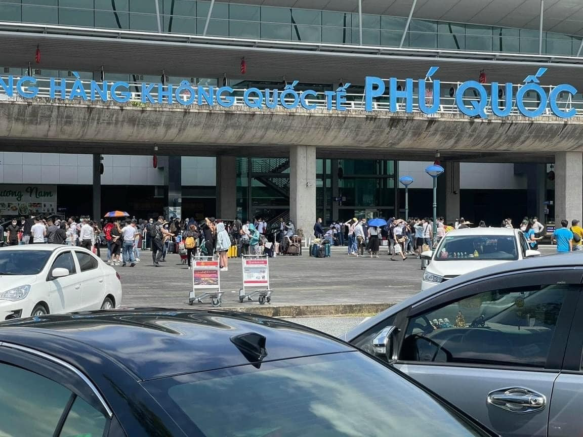 Sân bay quốc tế Phú Quốc trở lại với sự “tấp nập” du khách trên cơ sở an toàn