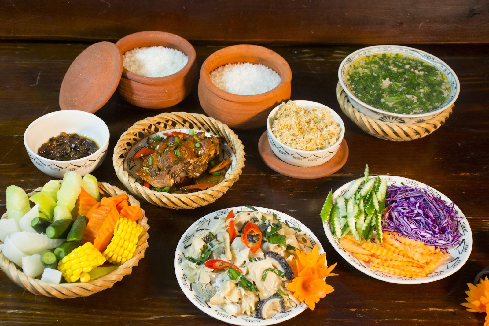 Cơm niêu đã xuất hiện từ lâu và cũng trở thành một món ăn phổ biến ở Huế