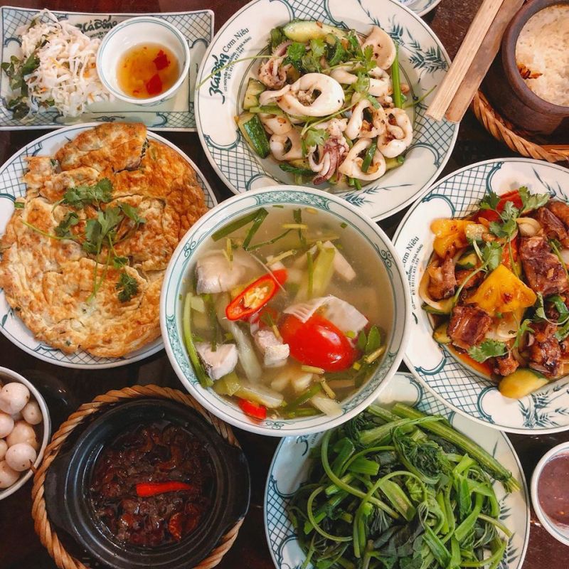 Cá Bống cũng là một trong những nhà hàng cơm niêu nổi tiếng ở Huế