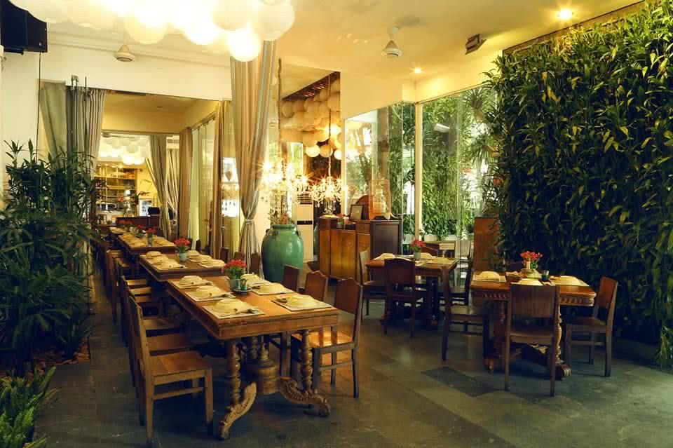 Nhà hàng Gạo mang phong cách kiến trúc cổ kính đặc trưng của Huế