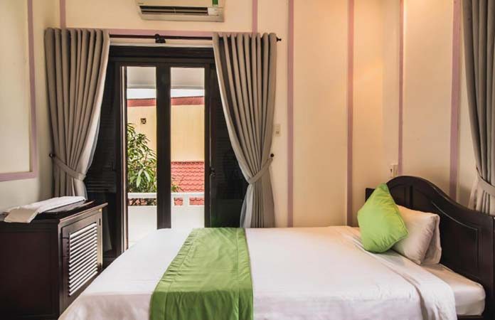 Với vị trí đắc địa bên bờ sông Hương, khách sạn Thiên Phú mang đến cho du khách một không gian lãng mạn và đẹp tựa như bức tranh.