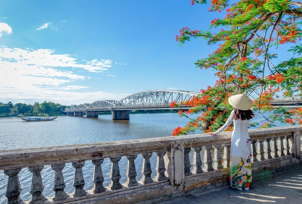 Sông Hương - Điểm chụp ảnh Huế với áo dài